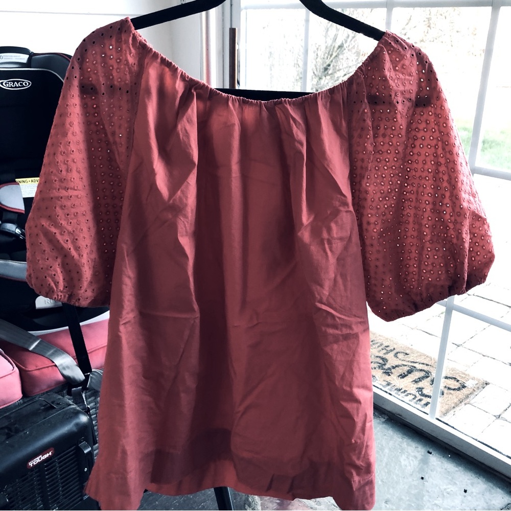 Hole sleeve detail blouse